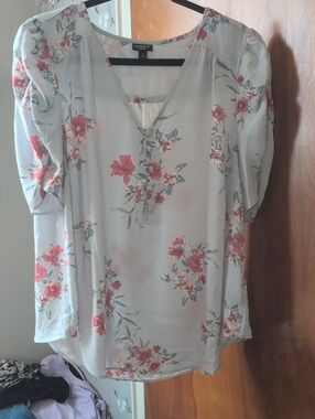 torrid Light Gray Floral V-Neck Blouse with Pink Blooms